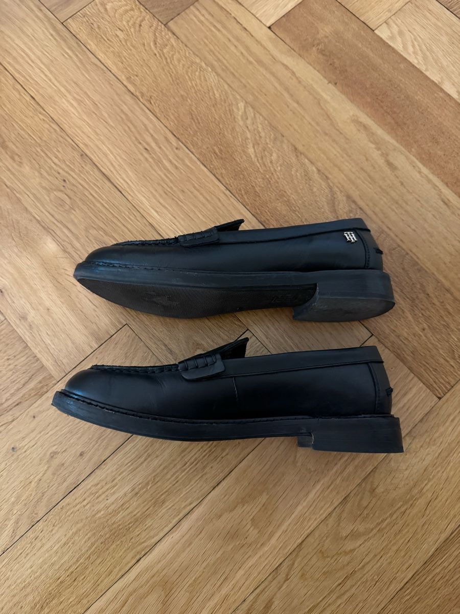 Tommy Hilfiger Chaussures femmes: Preppy Flat Loafer – D'occasion à Oberägeri par Steven369 2