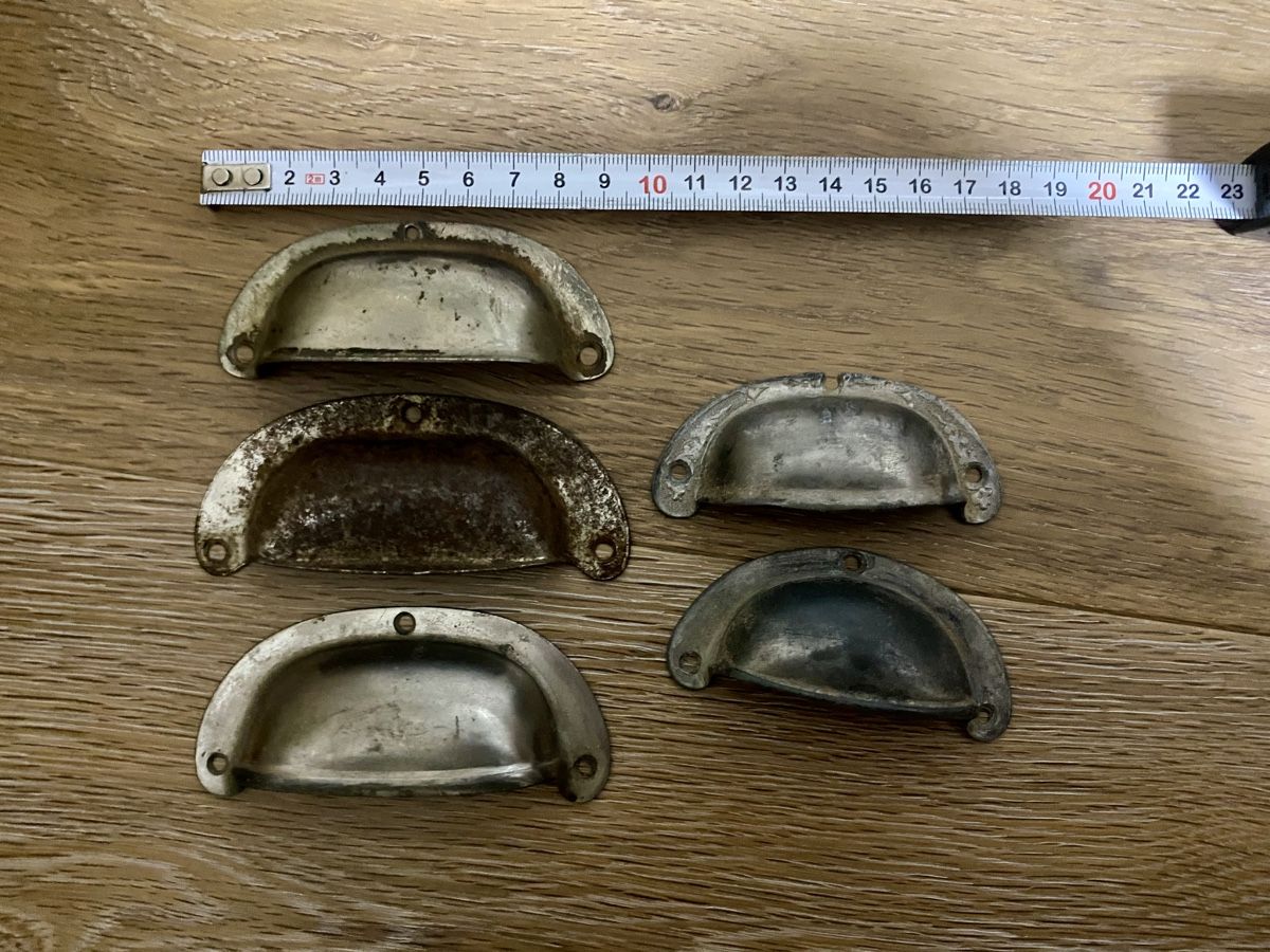 Ferramenta: 5x Antike Möbelgriffe Muschelgriffe Schubladengriffe – Usato da Castasegna venduto da duck007