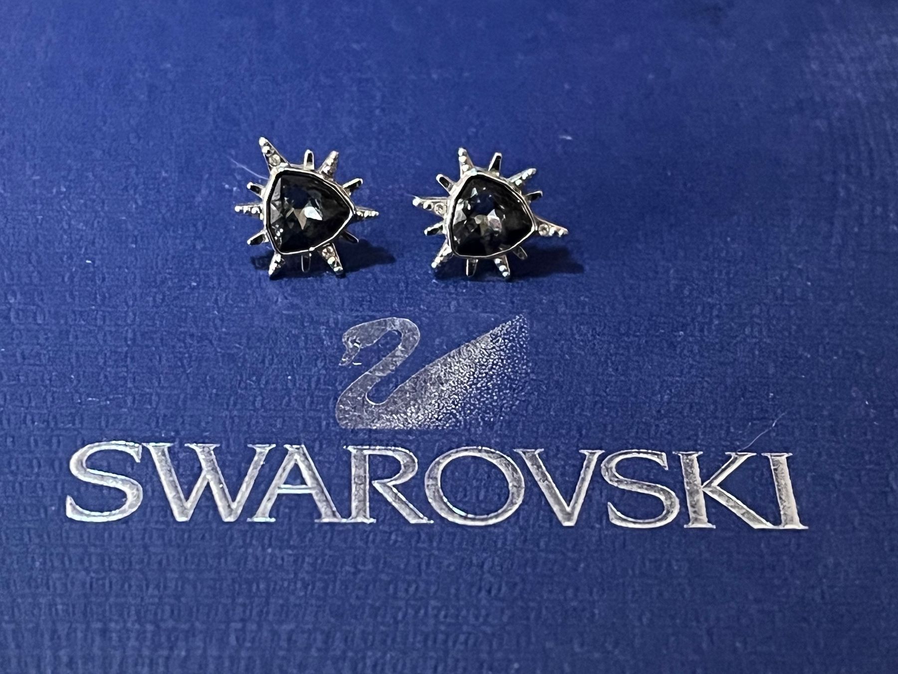 Swarovski Orecchini pendenti & Orecchini a lobo: Swarovski Ohrringe neu und original – Nuovo (secondo la descrizione) da Kirchleerau venduto da Dalmi220