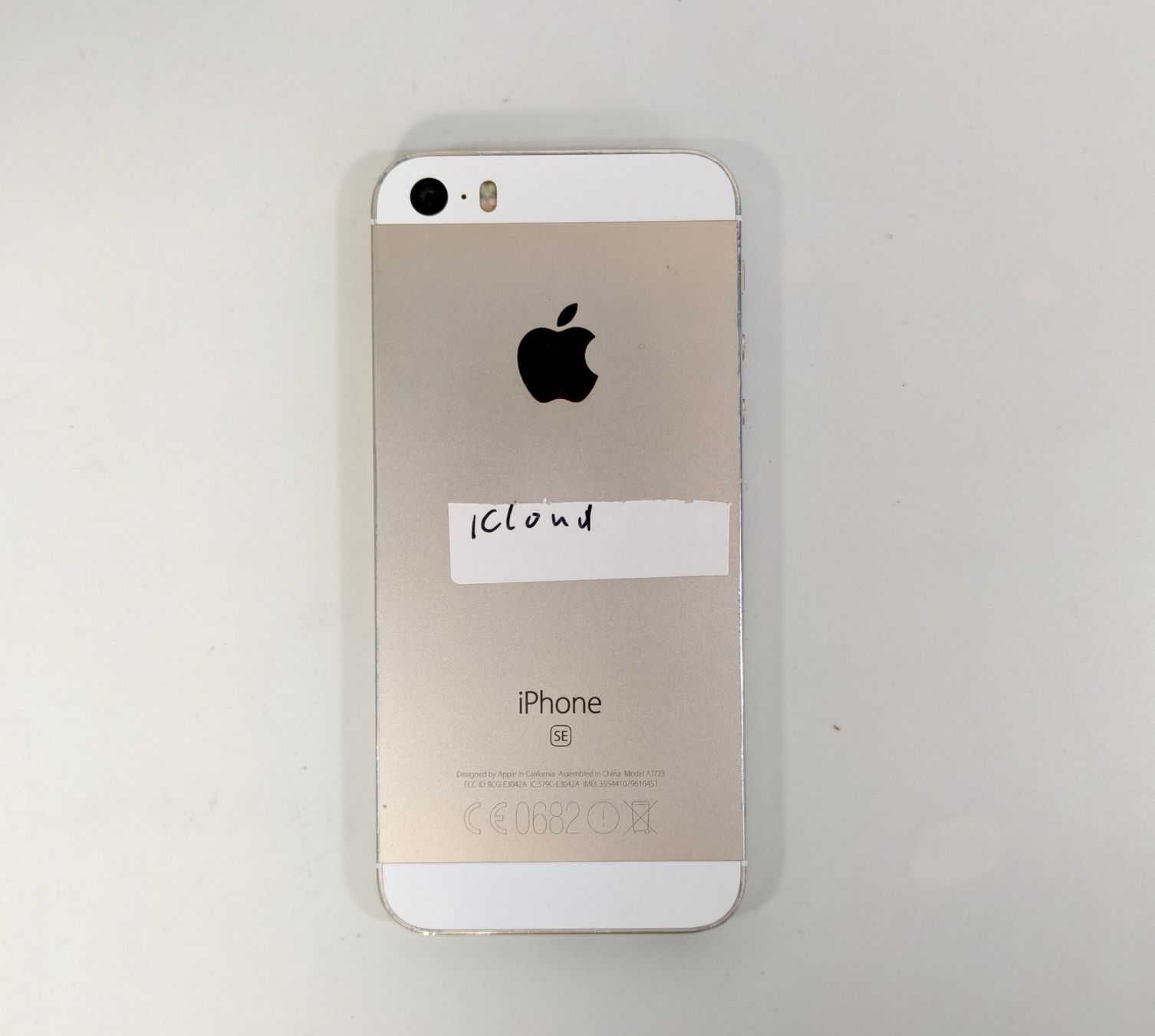 Apple Portables: iPhone SE Gold – Défectueux à Ehrendingen par Rocky985 1
