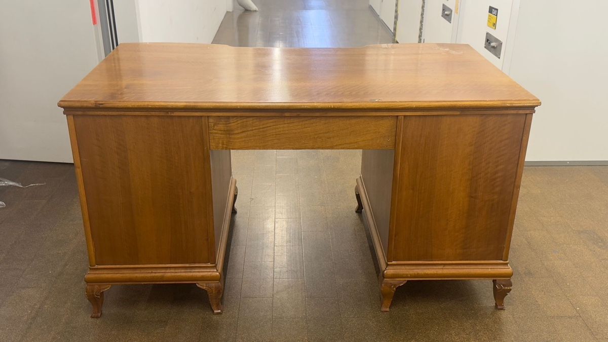 Scrivanie: Vintage Holz-Schreibtisch – Usato da Zürich venduto da Derin44 1