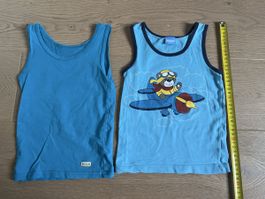 2 elastische Shirts / Unterhemden Gr. 98/104