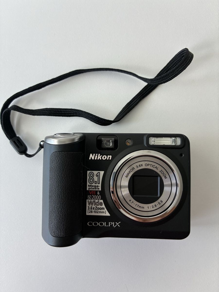 Nikon Appareil photo: Nikon Coolpix aus Hausräumung  – D'occasion à Chur par Knokno199