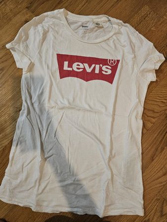 Gut erhaltenes Levi's T-Shirt weiss/rot Gr  s