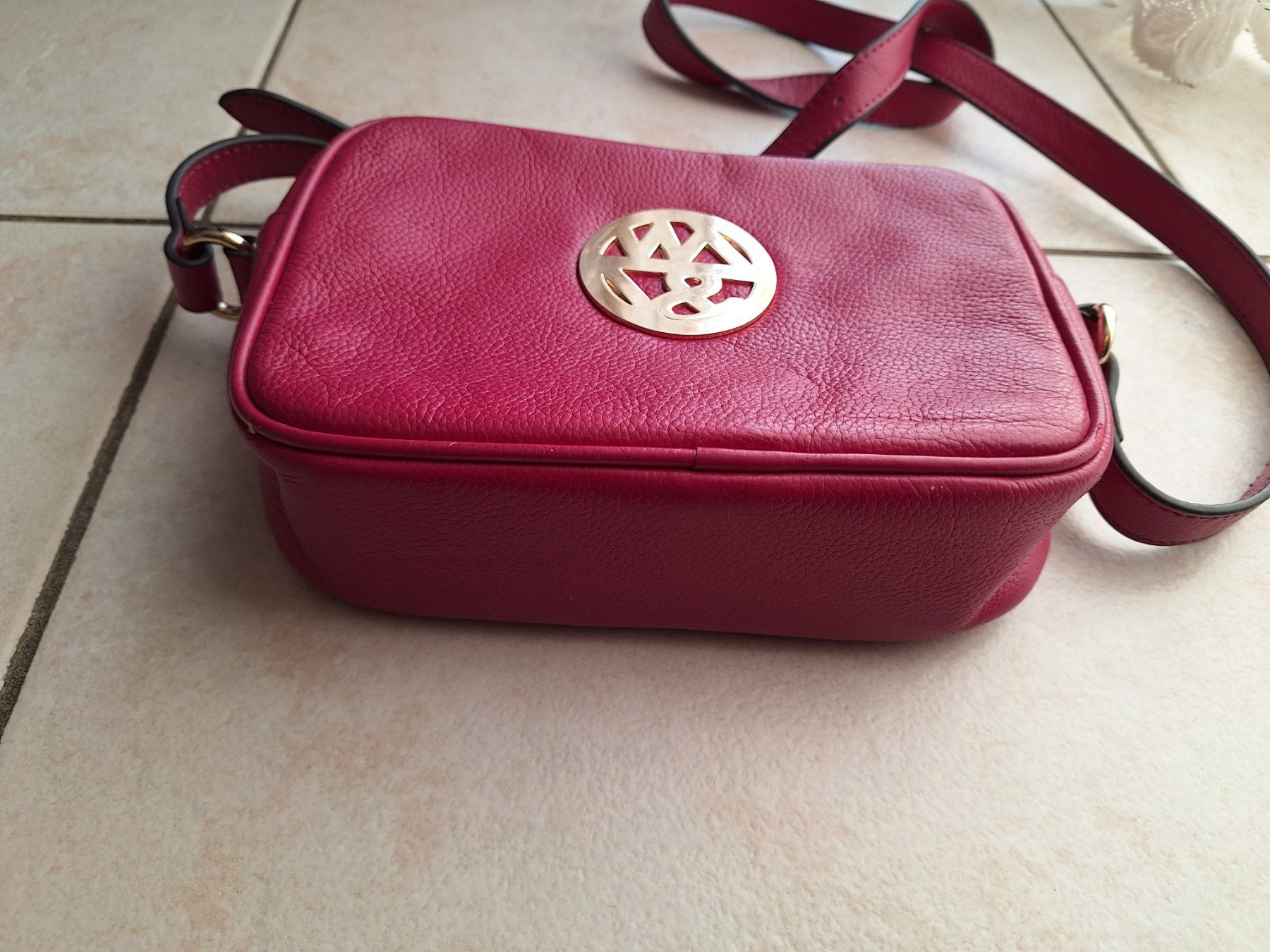 Borse da donna: Sac en cuir rose framboise – Usato da St-Triphon venduto da Jldr0 5