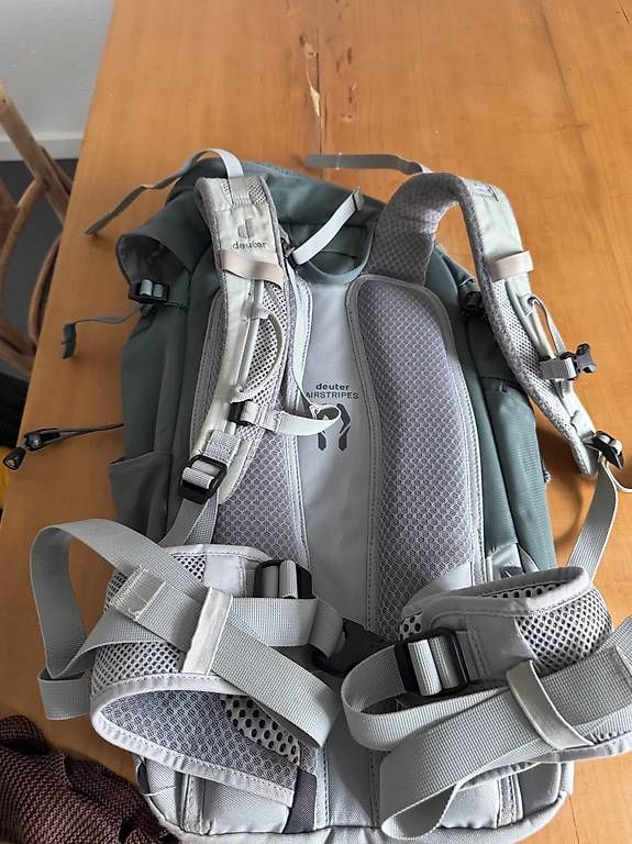 Deuter Zaini: Deuter Trail 23L Rucksack – Usato da Bern venduto da Angie_1947 2