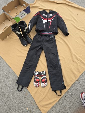 Ensemble moto Furygan, bottes Sidi - Prêt pour la route!