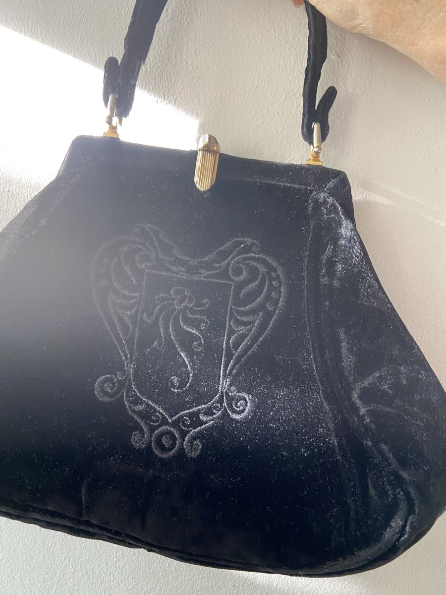 Taschen für Damen: Vintage Samttasche mit Wappen - Elegant! – Neu (gemäss Beschreibung) aus Zürich von cas_x6pw 2