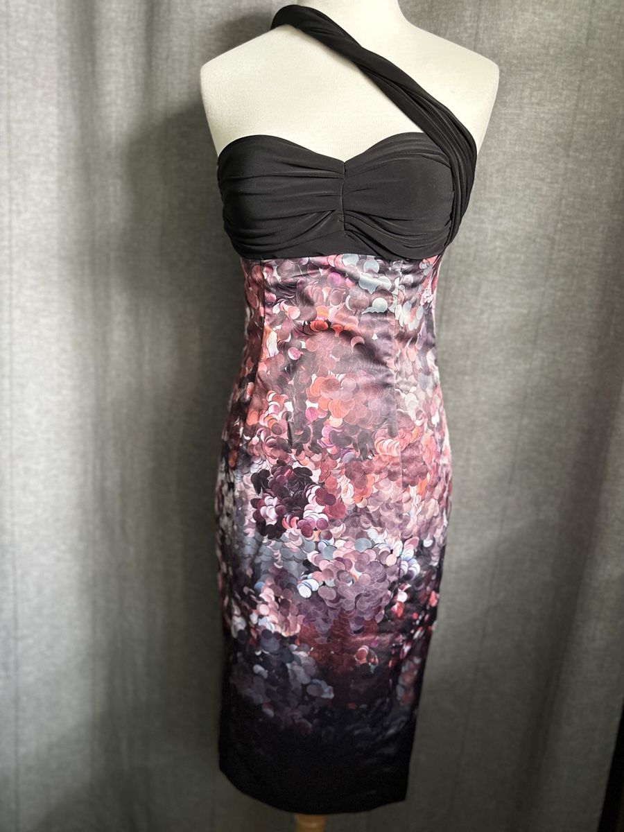 Guess Vestiti: Einzigartiges Kleid – Usato da Uitikon Waldegg venduto da MGC