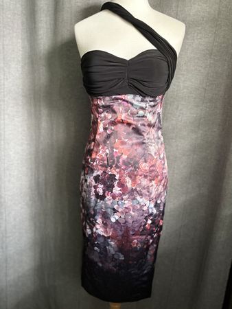 Einzigartiges Kleid