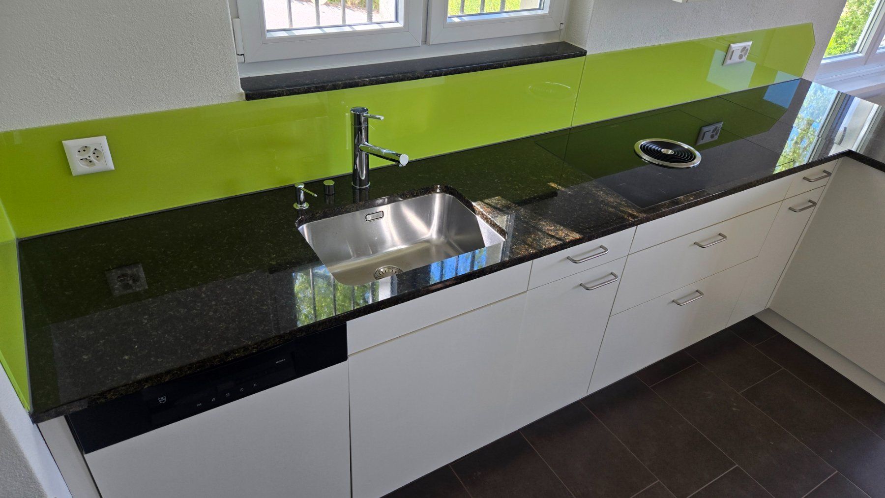 V-Zug Cucine complete: Einbauküche mit Geräte – Usato da Löhningen venduto da Racer78 4