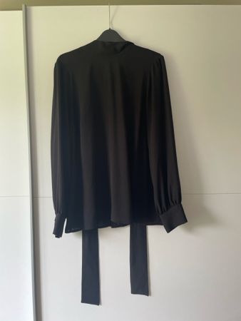schwarze Bluse in Grösse 38