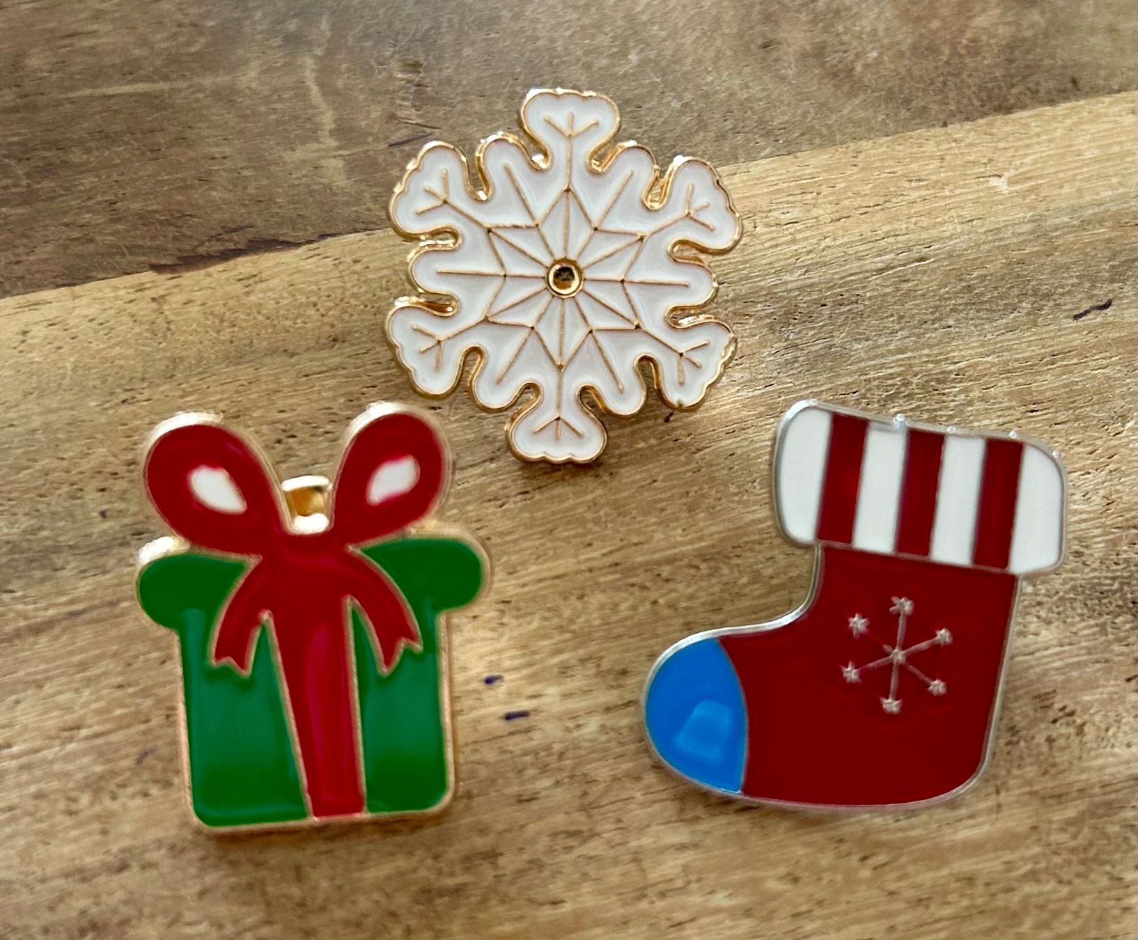 Placchette & Badge: 3x Pin Weihnachten – Nuovo e nell'imballaggio originale da Geneve venduto da vane267