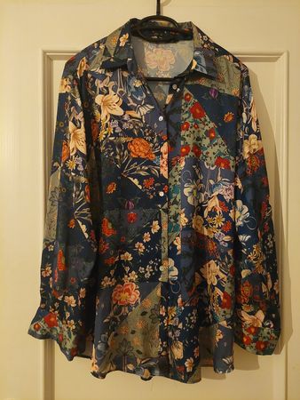 Blumige Bluse