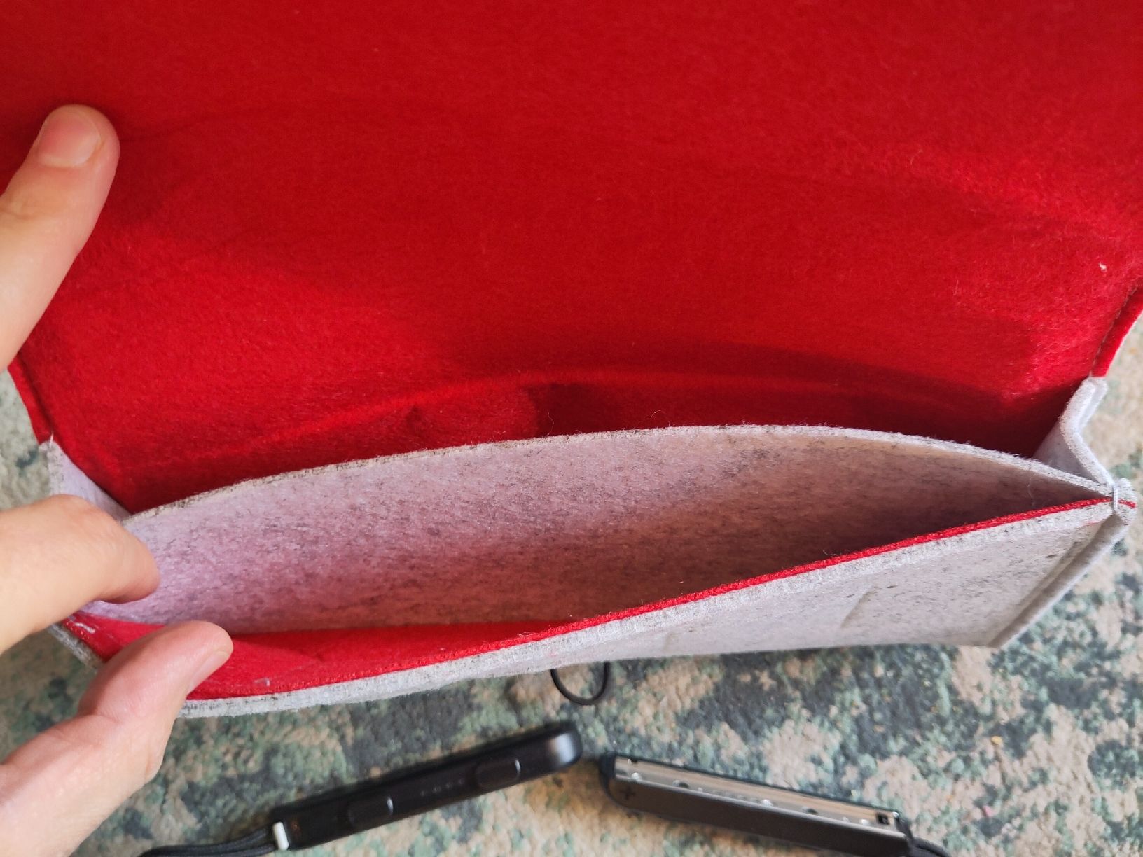 Nintendo Schutzhüllen: Nintendo Switch Joy-Con Wrist Straps with Felt Storage Case – Gebraucht aus Basel von gonzpen 1