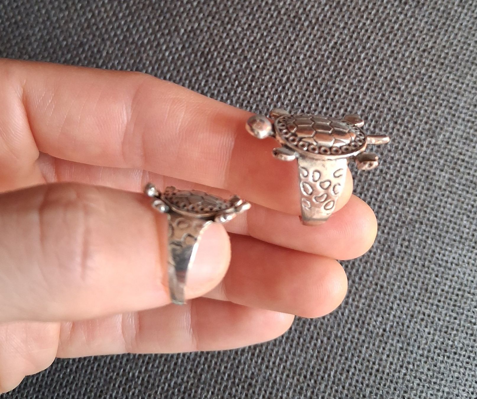 Sonstiger Schmuck: 2 Ringe Schildkröten Design silberfarben NEU – Neu und originalverpackt aus Wald ZH von e8e 3