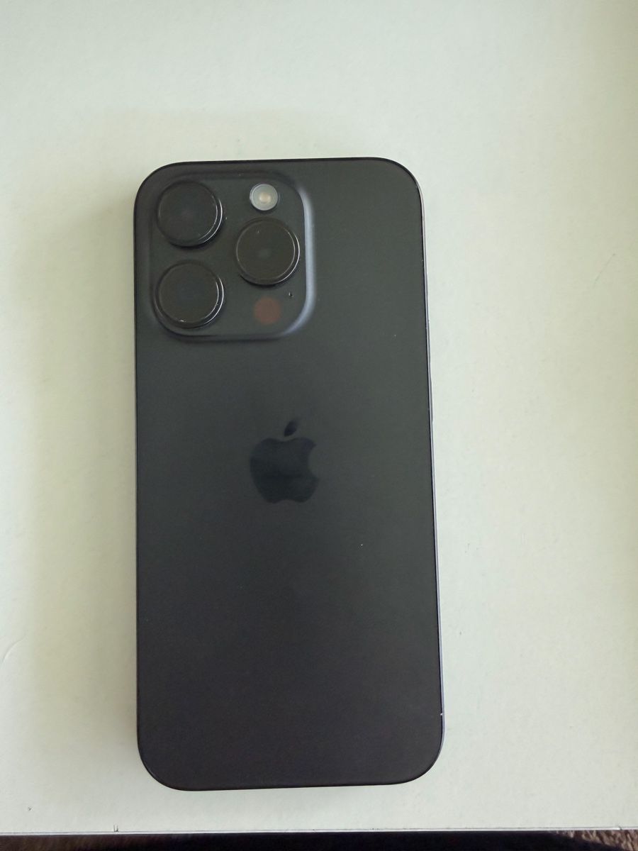 Apple Telefoni cellulari / Smartphones: iPhone 15 Pro 128GB – Usato da Triesen venduto da Mariana19 1
