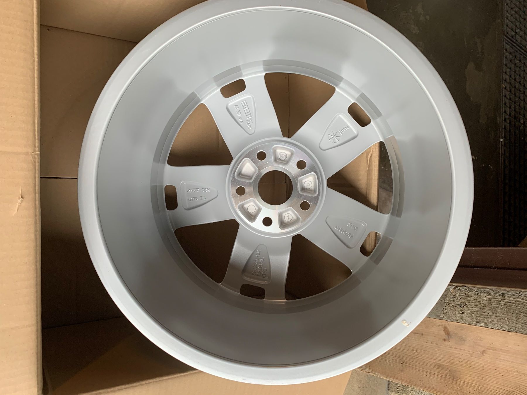 Audi Felgen: Alufelgen Original Audi A3 – Neu und originalverpackt aus Zürich von Olimpied 1