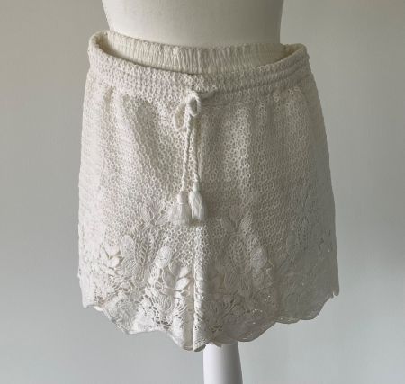 Sommerliche Häkel-Shorts, Weiss, Grösse 36 – Neuwertig!