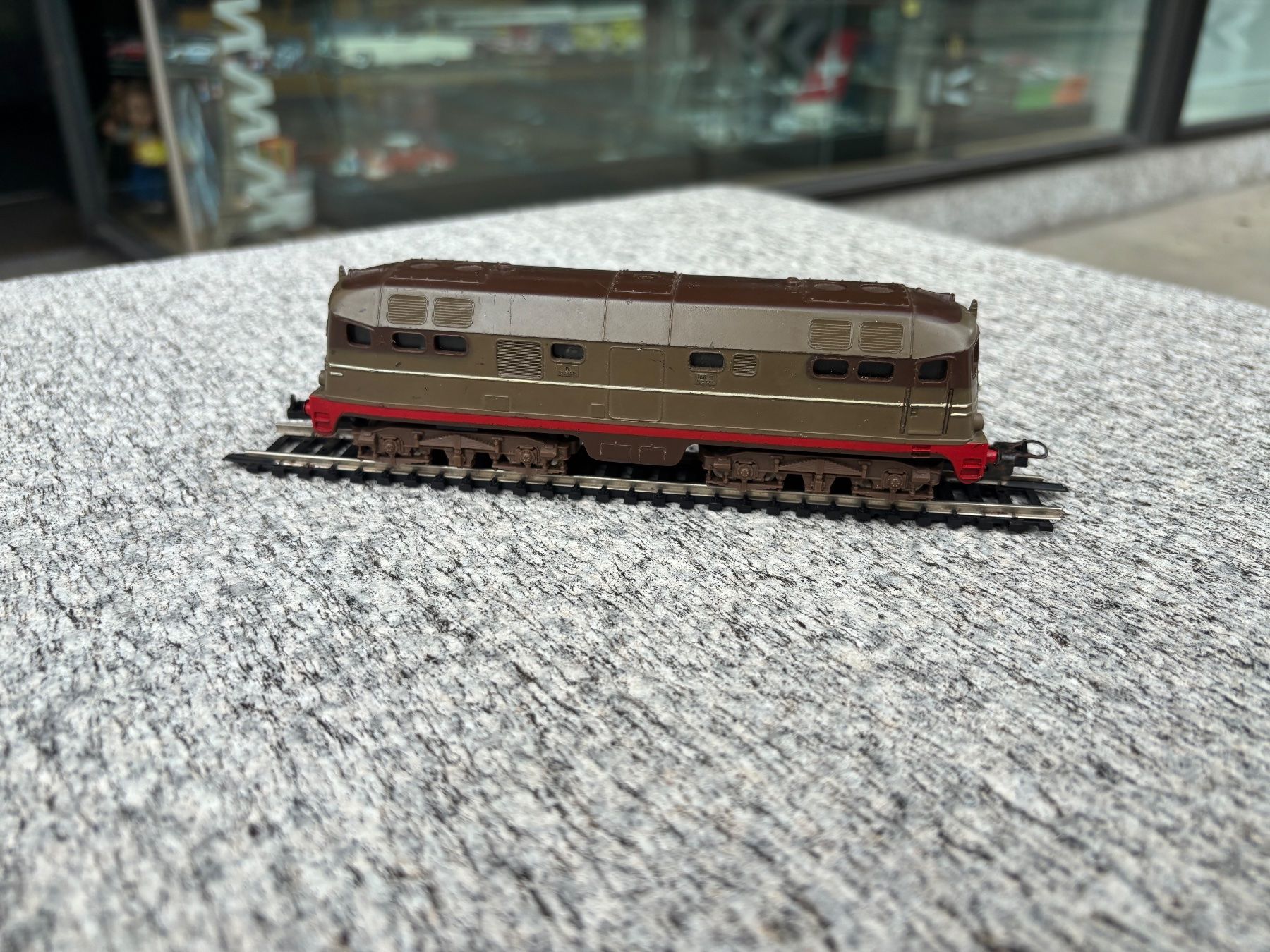 Rivarossi Modellini di ferrovie: Lima H0 DC Diesel D342 Castano Isabella – Usato da Chiasso venduto da Carrara-Modellismo 3