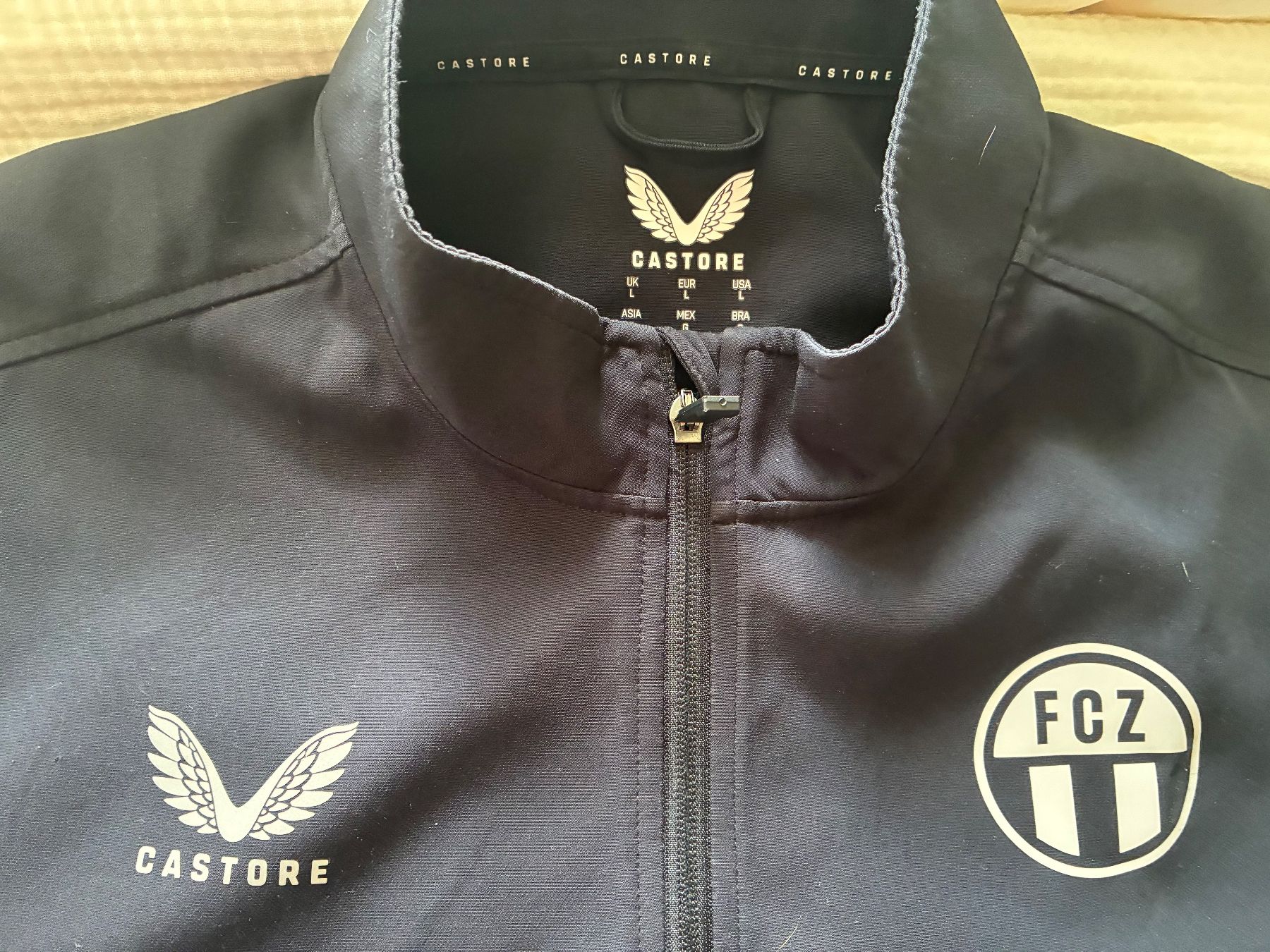 FCZ Giacche: FCZ Trainingsjacke/ Präsentationsjacke – Usato da Zürich venduto da ali_5m9b 1