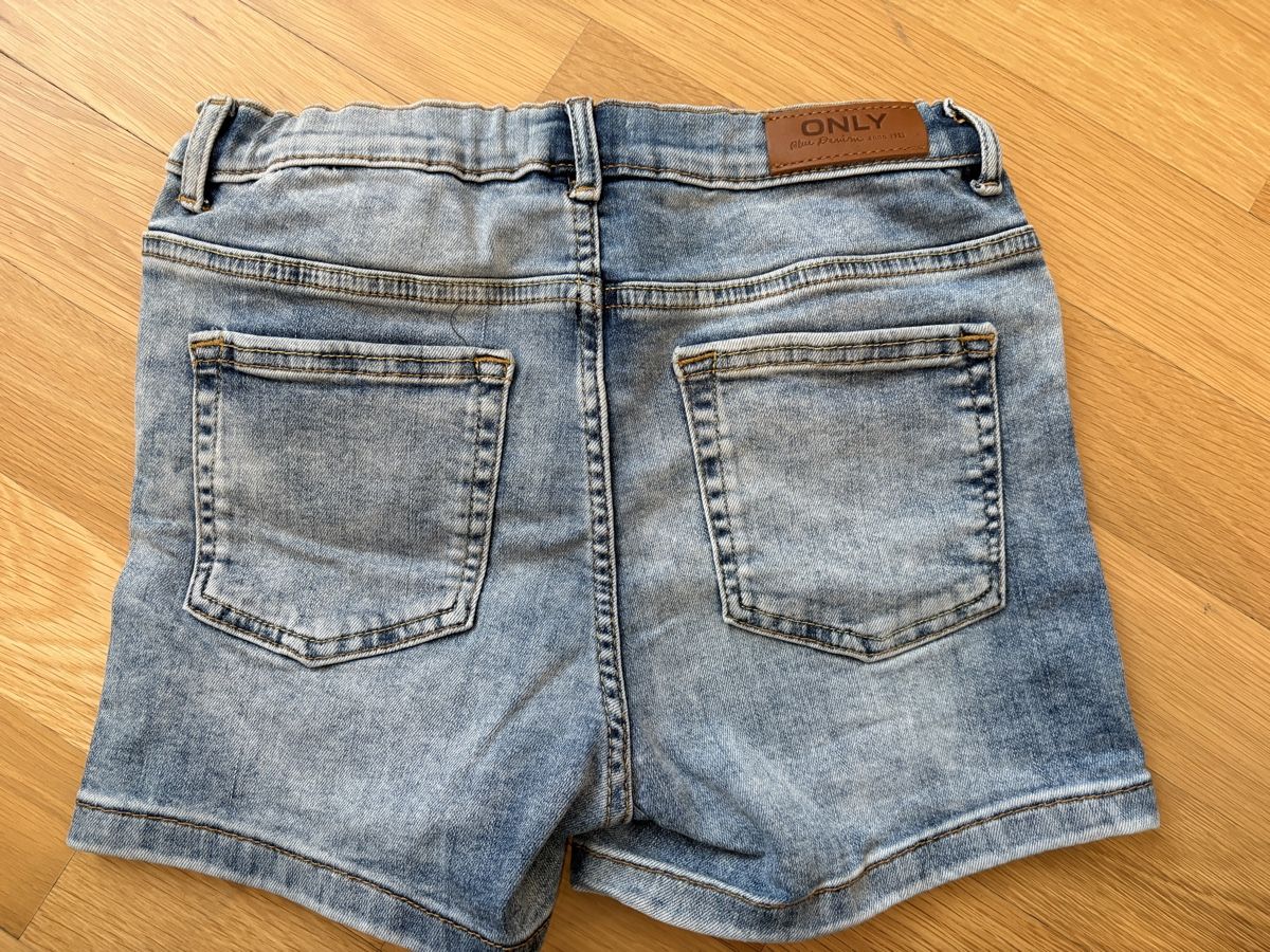 Pantaloni: Jeansshorts ONLY Kids Grösse 164 – Usato da Küssnacht am Rigi venduto da icbicb 1