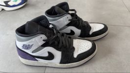 Baskets Air Jordan 1 Mid Noir Blanc Grise