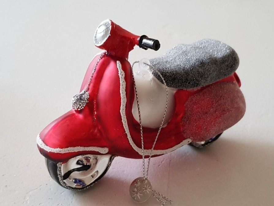 Alle Dekorationen: Spezielle VESPA - Roller Weihnachtskugel – Neu und originalverpackt aus Nottwil von echtMOMO 2