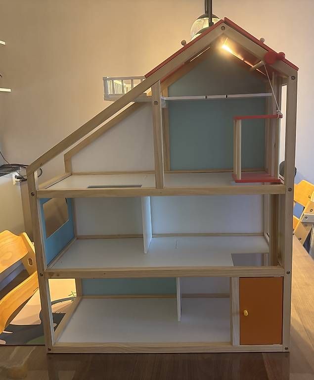 Puppenhäuser & -möbel: Puppenhaus – Gebraucht aus Aarau Rohr von amalieR.