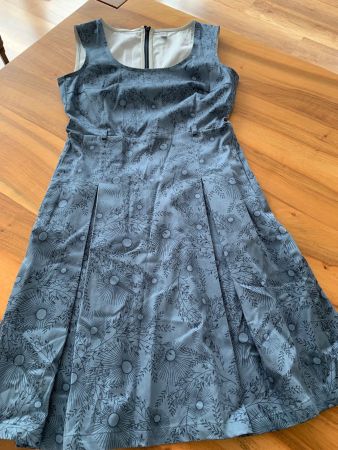 Kleinbasel bezauberndes Sommerkleid fester Stoff Gr. 38