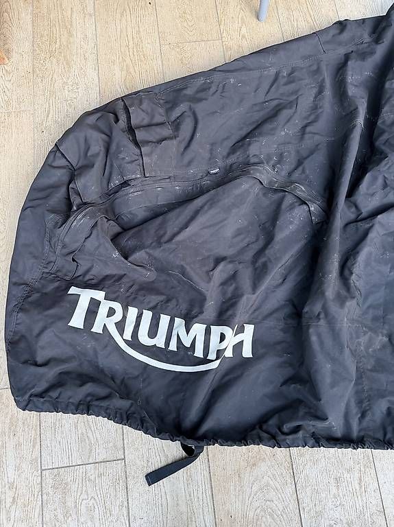 Tutti i ricambio per moto: Triumph telo copri moto originale. – Usato da Pura venduto da egi_py6j