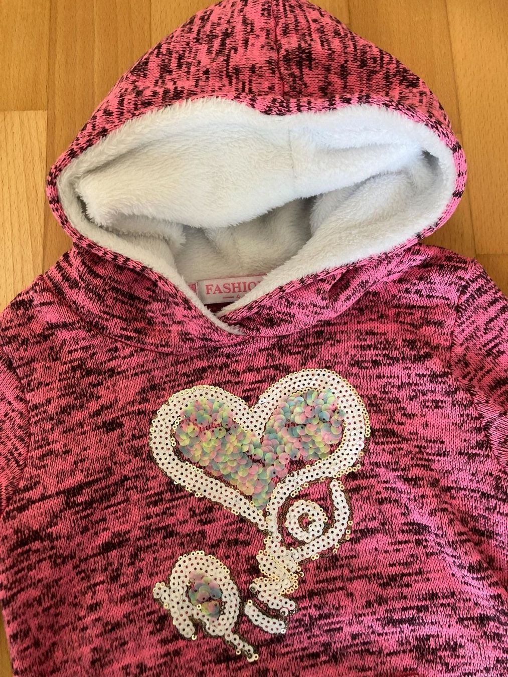Maglioni & Felpe: Kapuzen-Pullover Fashion mit Pailletten – Usato da Muttenz venduto da Juvenile33 1