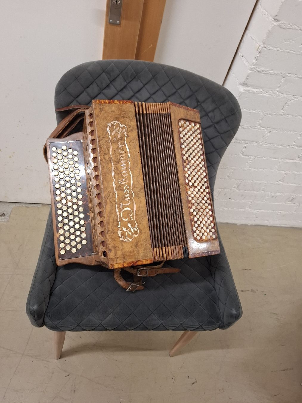Musikinstrumente: chromatisch nussbaumer orgeli. – Gebraucht aus Villeneuve von BibiVintage 7