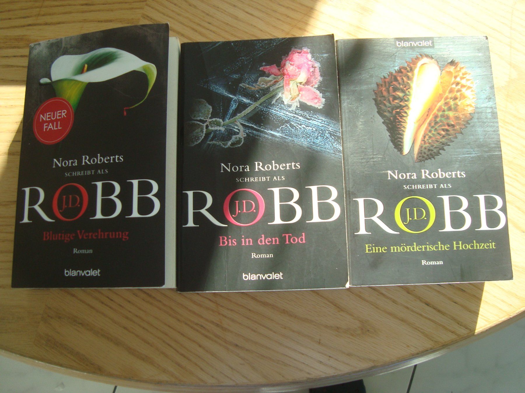 Libri: J.D. ROBB (3 Bücher) – Usato da Aesch LU venduto da wysshan