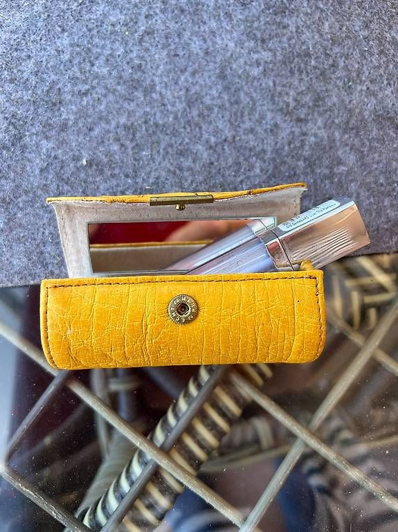 Make-up: Lippenstift-Box – Gebraucht aus Döttingen von nils014 1