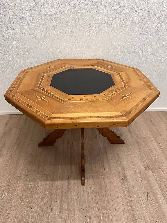 Tavoli: Vintage achteckiger Schiefertisch mit Intarsien – Usato da Obernau venduto da Arche_Noah_Brocki
