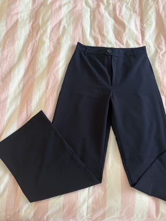dunkelblaue Stoffhose von Stradivarius, Grösse 38, Top!