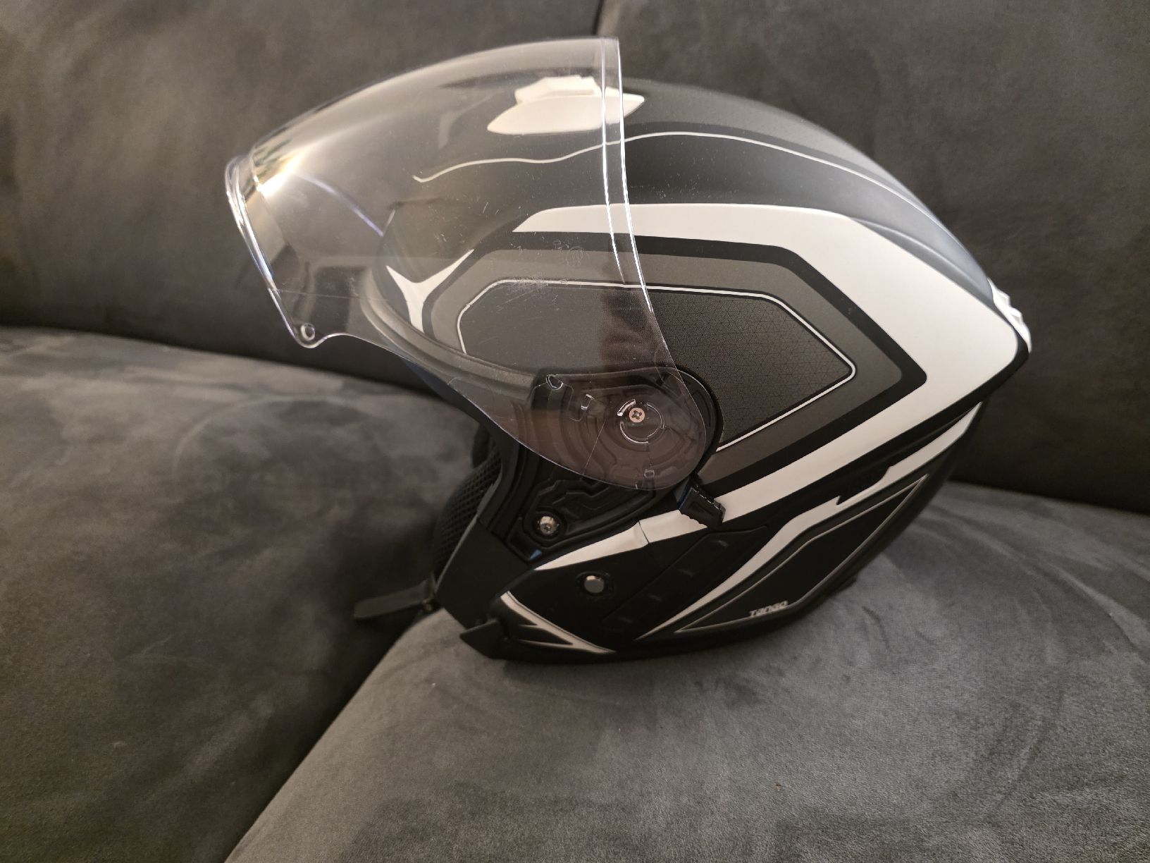 Casques & visières: Lazer Motorradhelm S – D'occasion à Schübelbach par Emilia_01 1