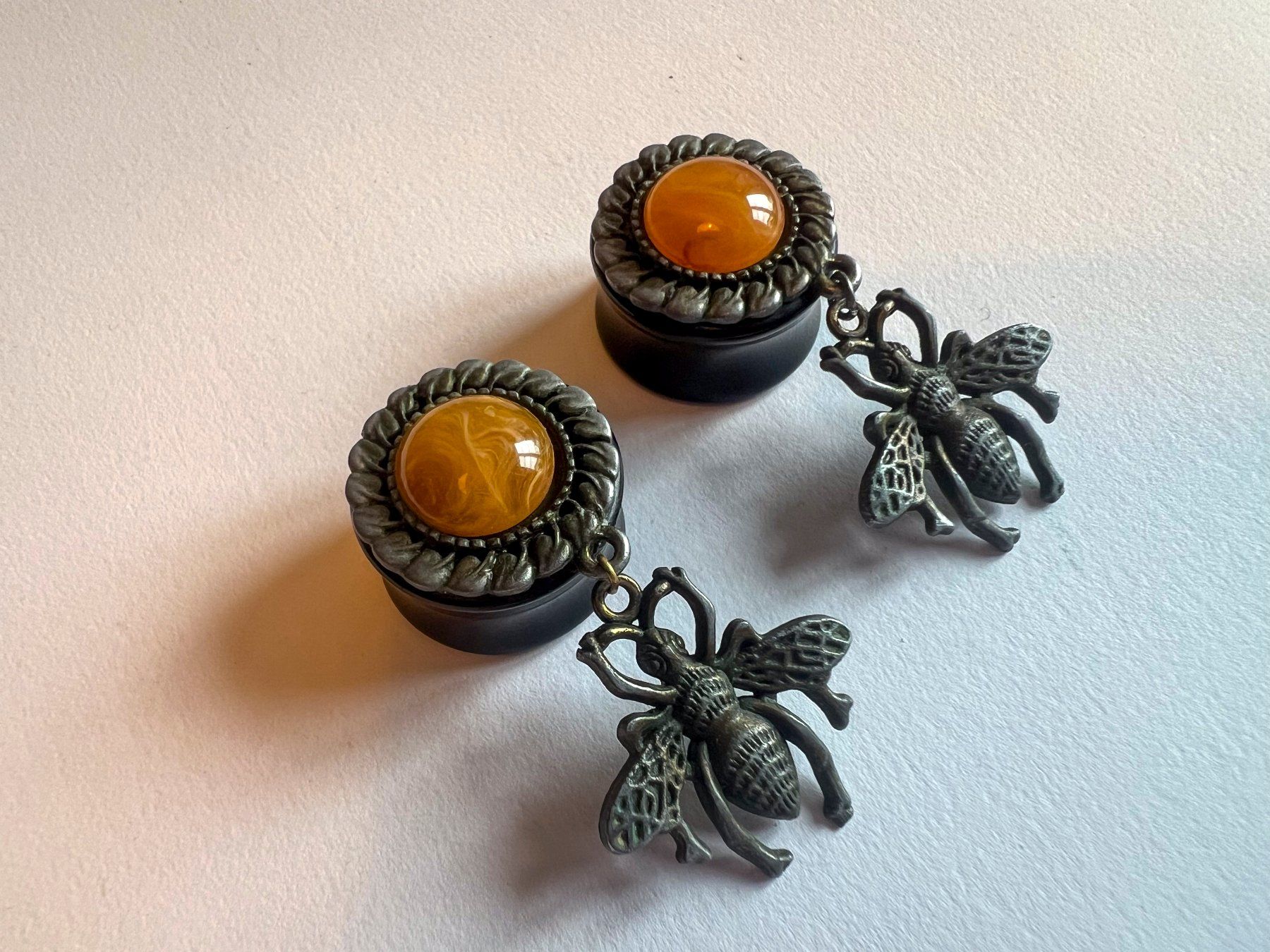 Gioielli per piercing: Plug mit Bienen-Anhänger 20mm – Usato da Winterthur venduto da Ael_ 1