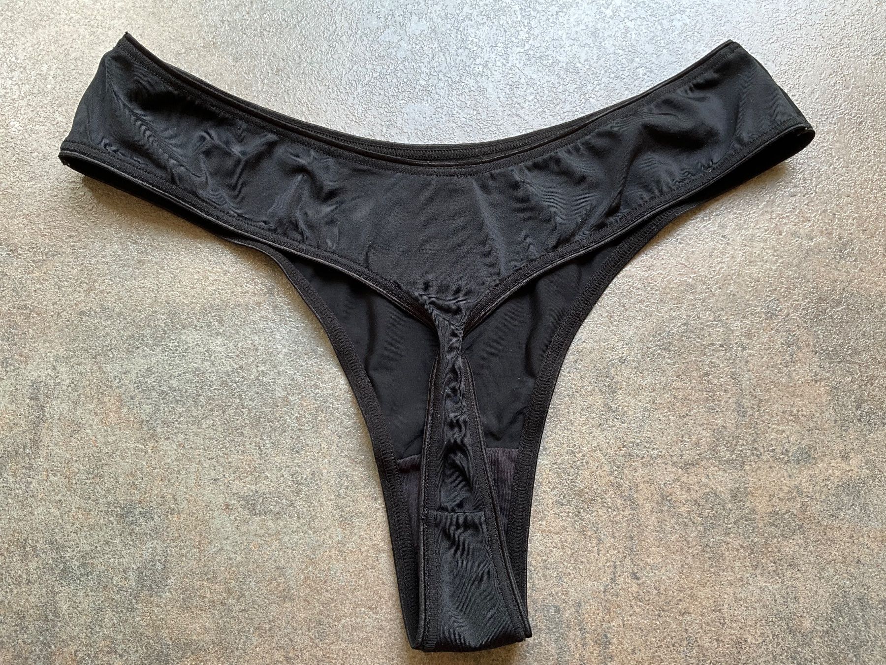 Autres dessous: String Skiny Damen Farbe schwarz Größe M – D'occasion à Basel par elster1986 1