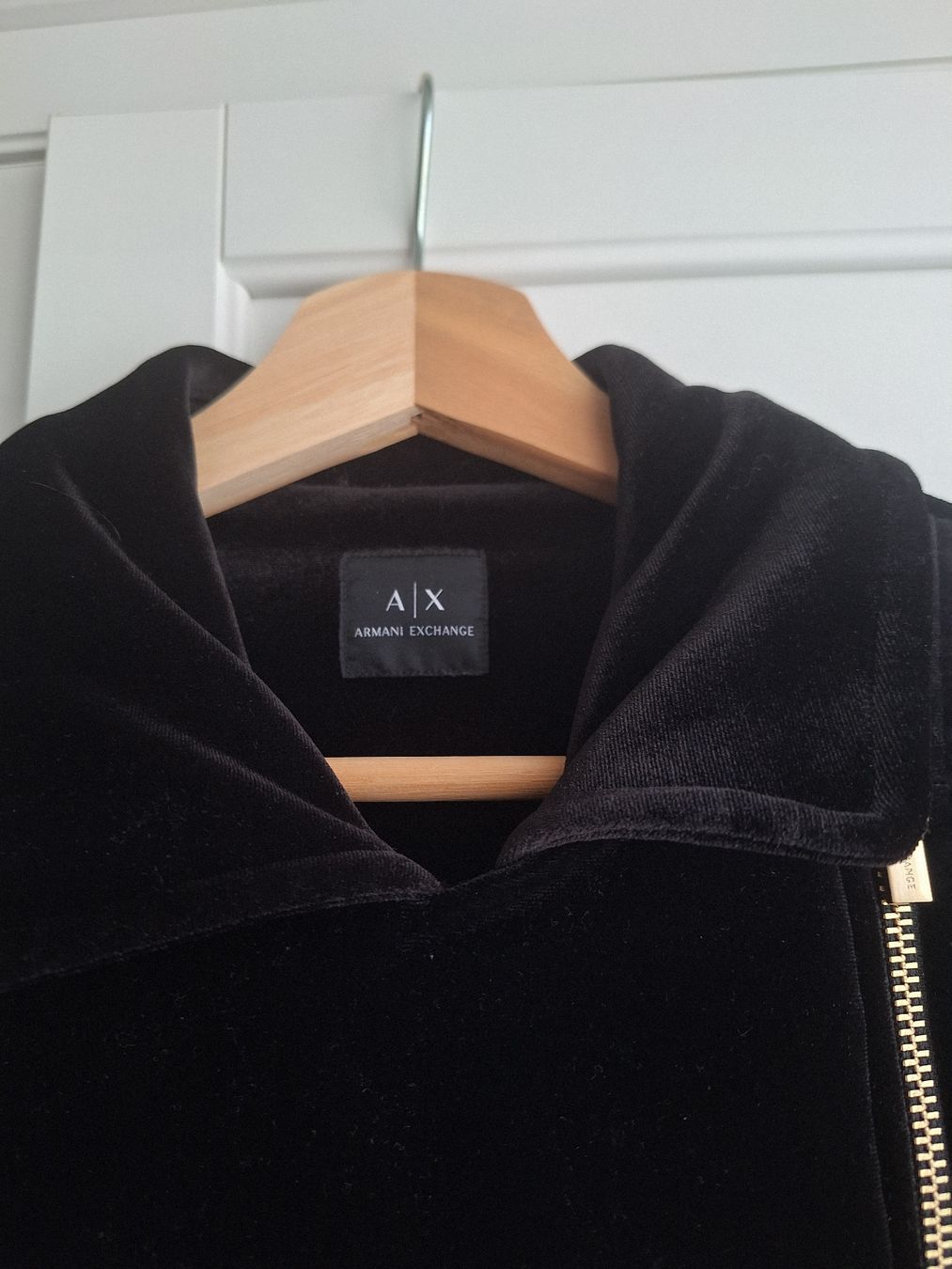Armani Giacche: Armani Exchange Veste Taille M Velours Noir – Usato da Fribourg venduto da cov_5s7x 3