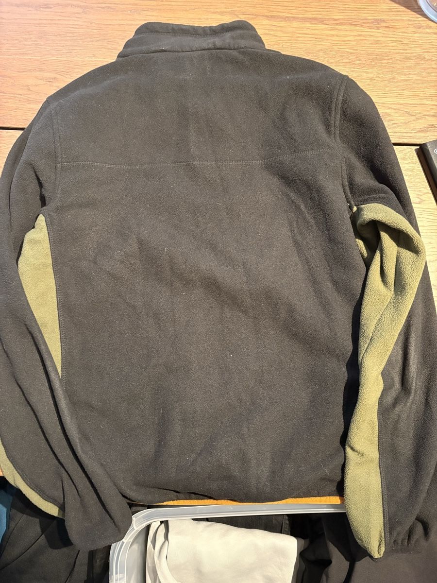 Maglioni & Felpe: Passenger Fleece, Size L – Nuovo (secondo la descrizione) da Bern venduto da odo_8c6k 1
