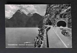 AK Vierwaldstättersee Axenstrasse mit Urirotstock Schiff
