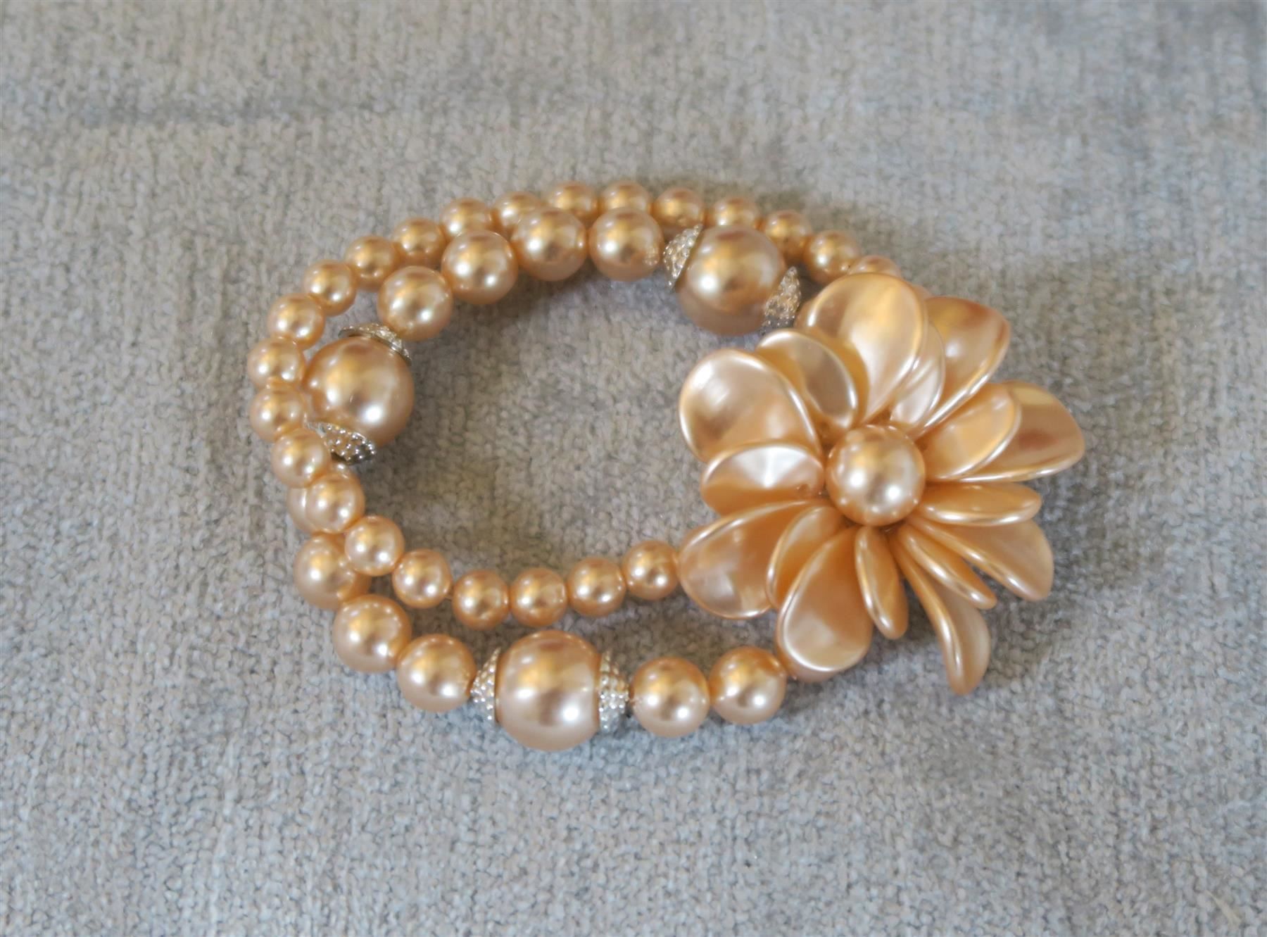 Bracciali & Braccialetti: Armband "Blume" rosa, Wachsperlen – Usato da Brittnau venduto da marlenestone