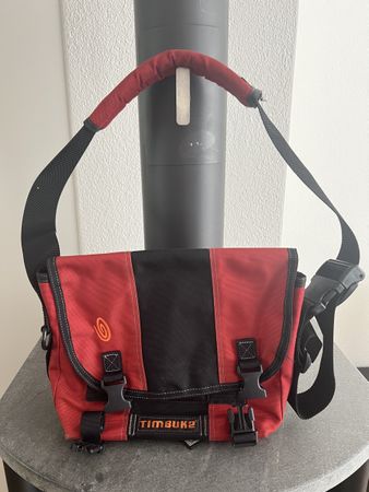 Umhaengetasche Timbuk2 rot/schwarz guter Zustand