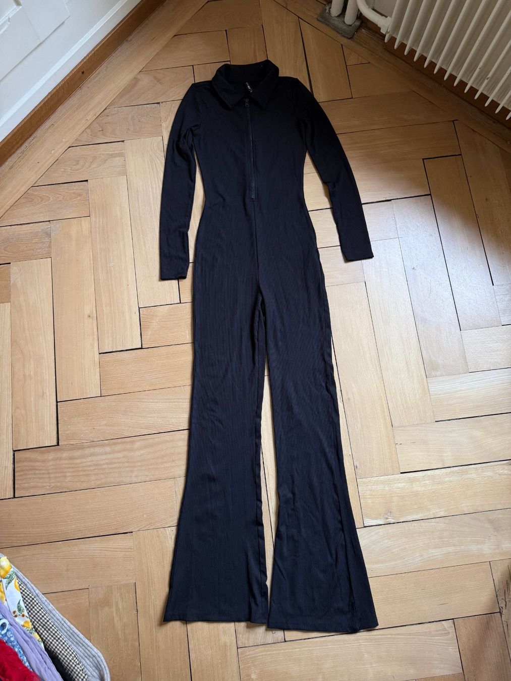 Jumpsuits: FISHBONE - Jumpsuit schwarz gerippt XS – Gebraucht aus Zürich von Diazaio