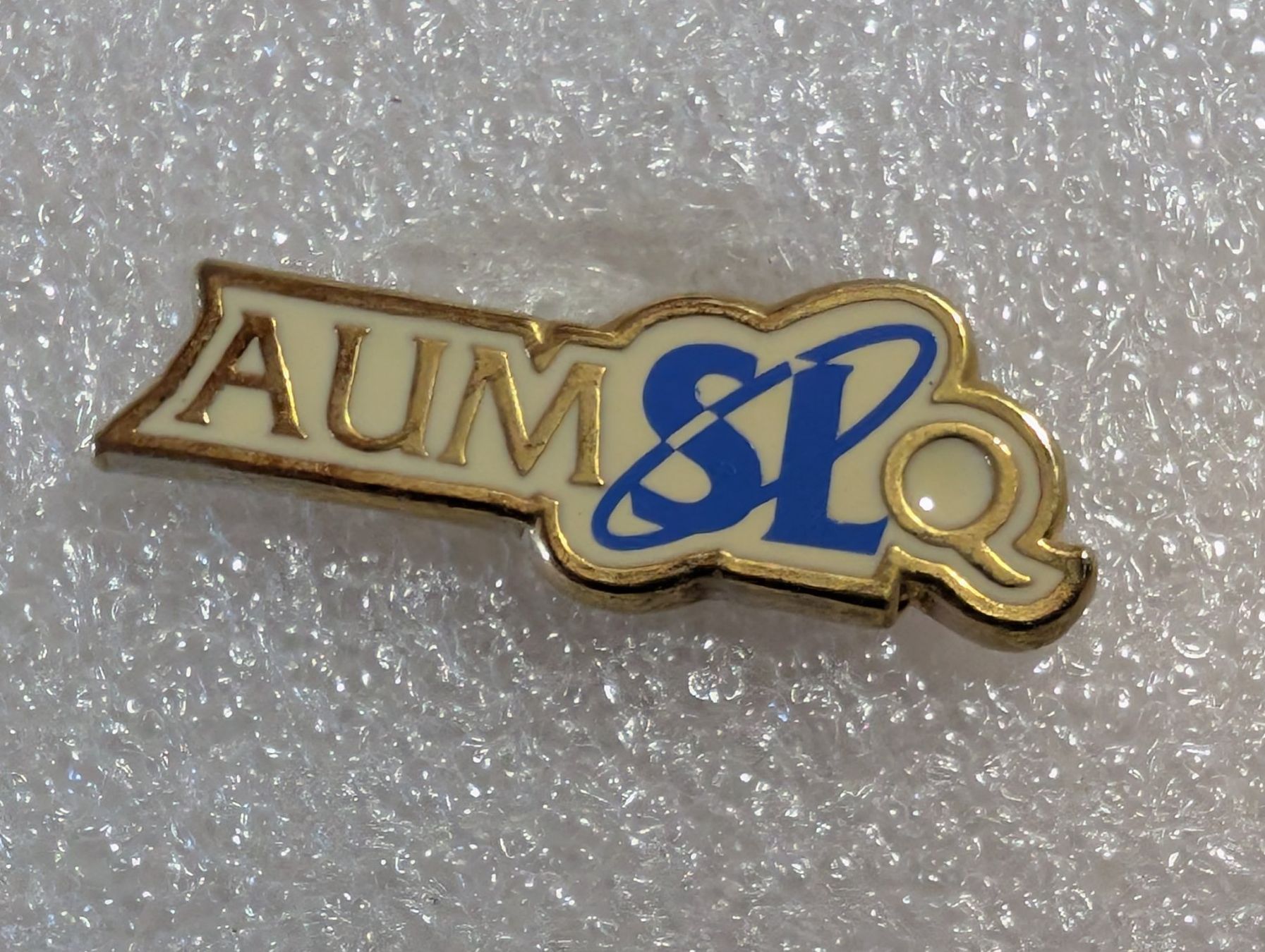 Placchette & Badge: Ansteckpin 247: AUM SL Q – Usato da Oppligen venduto da Pin-Fall-Shop