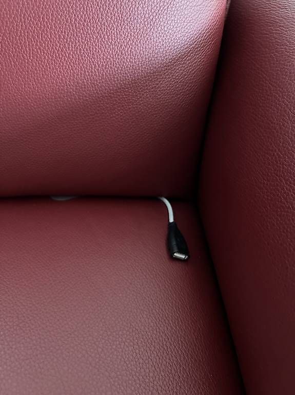 Sofas: Ecksofa mit zwei elektrisch verstellbar Relaxfunktionen. – Gebraucht aus Untersiggenthal von Womamina 3
