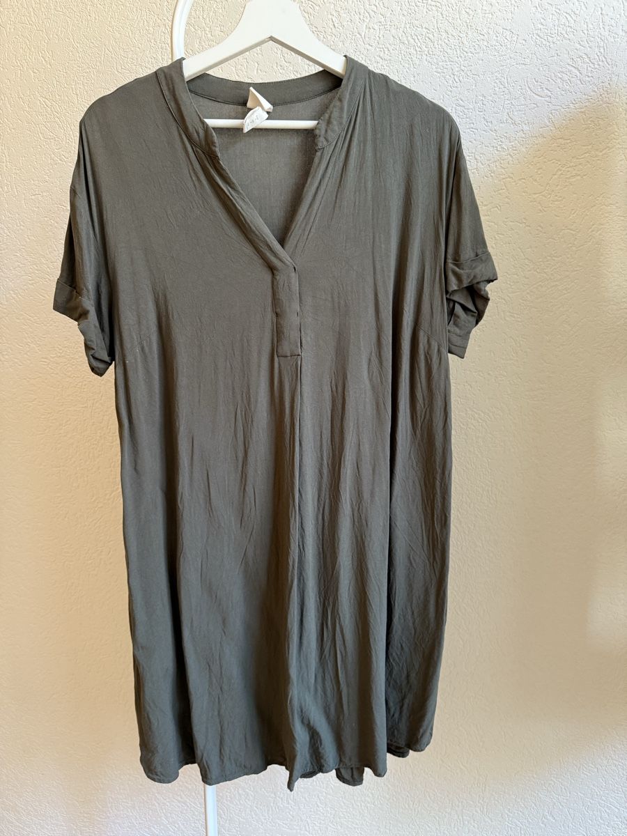 H&M Tuniques: Tunique vert kaki H&M, t.S/36 – D'occasion à Tavannes par Thriftshop