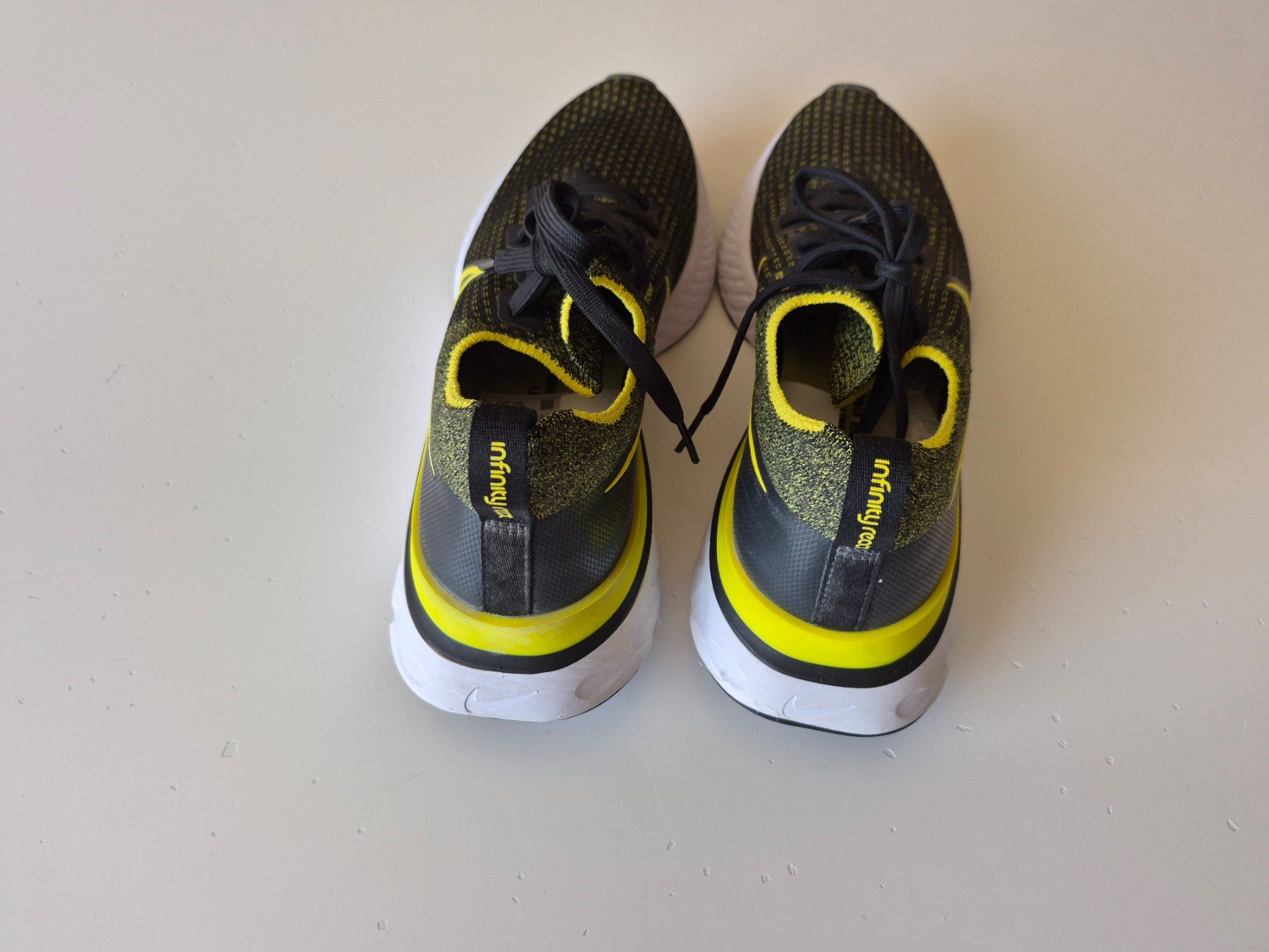 Nike Scarpe da uomo: Nike React Infinity Run Flyknit – Gr. 42.5 / US 9 - Neuwerti – Nuovo (secondo la descrizione) da Zürich venduto da Frank-52 4